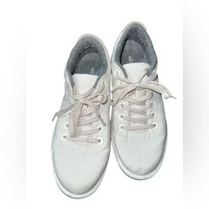 All birds Women’s Size 10 White Lace Up Athletic Shoe